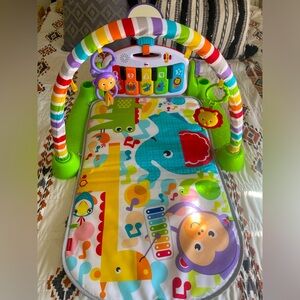 Floor play mat with piano/ works.